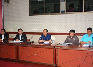 (L to R) Deputy Mayor Ronakit Ekasingh, Mayor Itthiphol Kunplome, Chonburi Governor Khomsan Ekachai, Chonburi Police Deputy Commander Pisit Proirungroj, and Banglamung District Chief Chaowalit Saeng-Uthai discuss problems facing tourism in Pattaya.